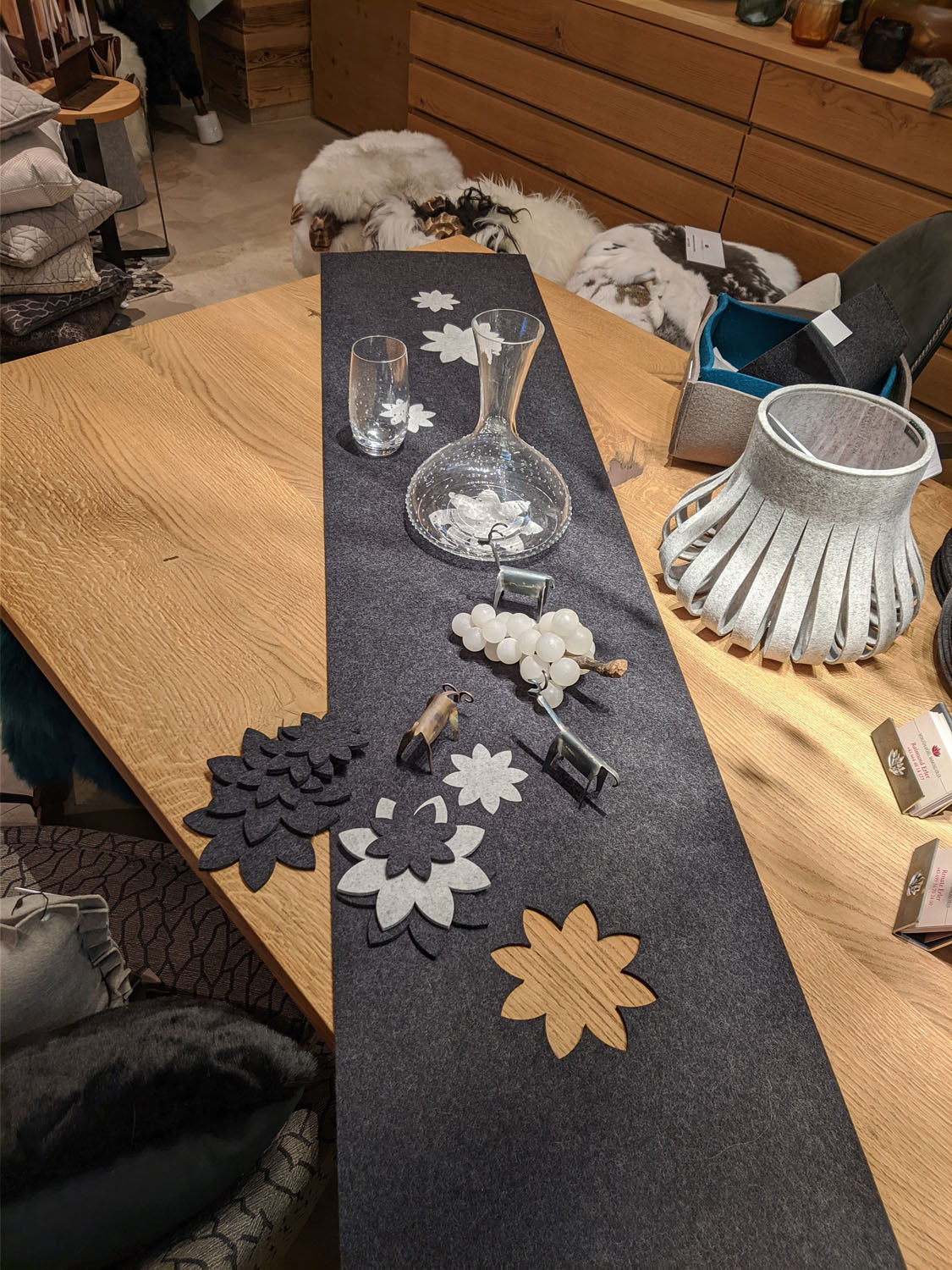 HEY-SIGN Flower Table Runner